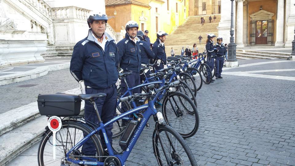 La Polizia Municipale di Roma in sella alle bici elettriche E-Amantea