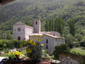 L'abbazia benedettina adiacente all'agriturismo