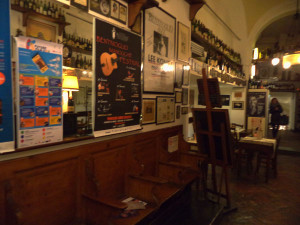 Ambiente dell'enoteca della Cantina Bentivoglio