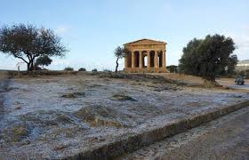 La Valle dei Templi innevata (agrigentoweb.it)