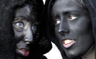 Faccia dipinta al carnevale di Ovodda. Foto da http://www.sardegnaturismo.it/