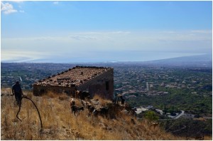 Veduta di Mascalucia e del Golfo di Catania dal Monte Mompilieri 