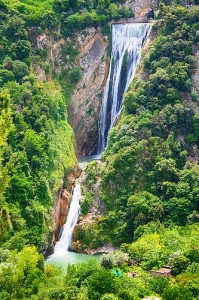 Una delle cascate della Villa