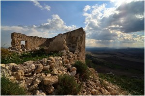 Le rovine del Castello della Baronessa di Poira