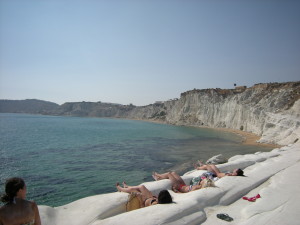 I sedili naturali della Scala dei Turchi (it.omnidreams.net)