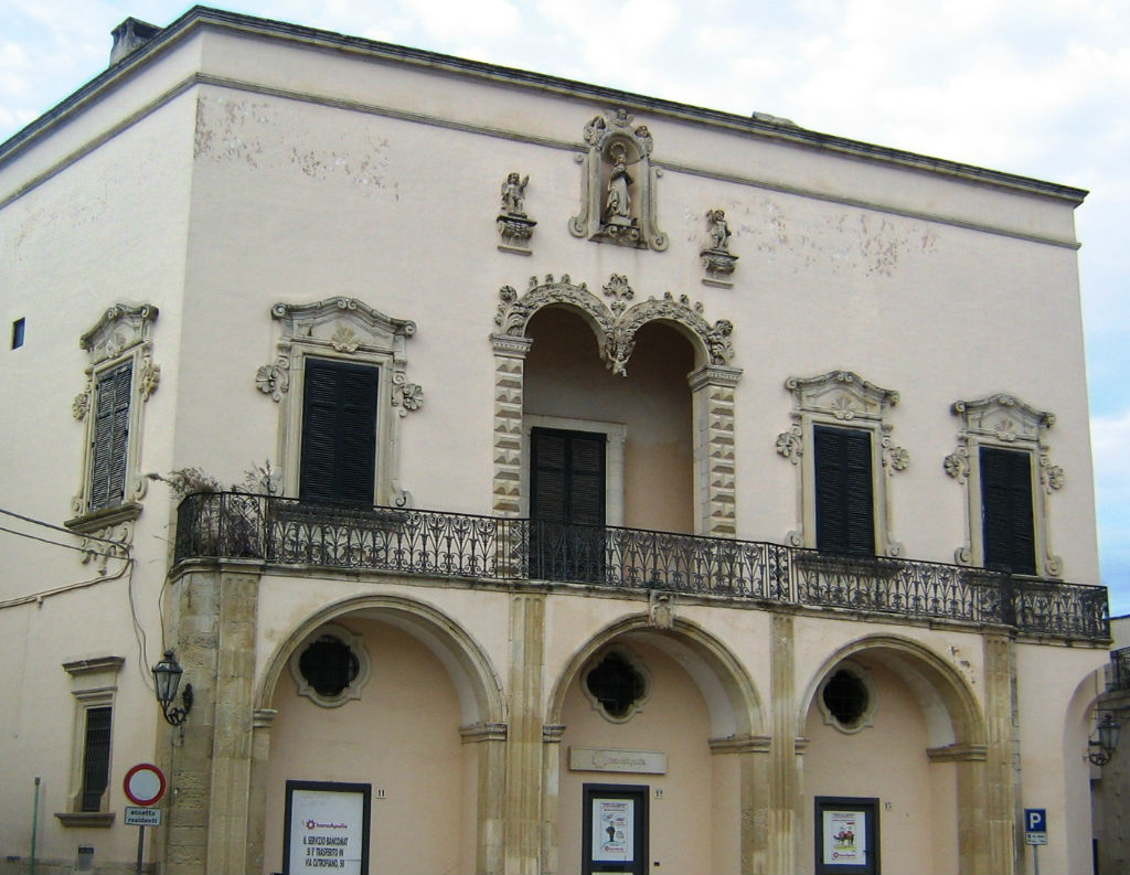 Palazzo Comi a Corigliano d'Otranto - Wikipedia