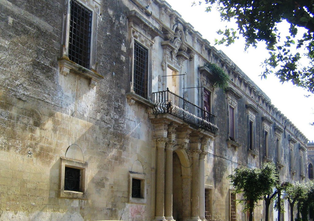 Palazzo Ducale di Carpignano Salentino - Wikipedia