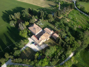Casa Ginevri dall’alto (www.cooperativaroveresca.it)