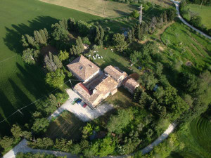 Casa Ginevri dall’alto (www.cooperativaroveresca.it)