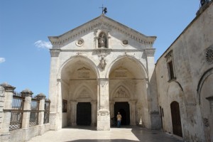 Santuario di San Michele Arcangelo (www.pellegrinodipadrepio.it)