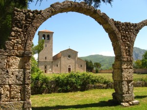 Abbazia di San Vincenzo al Volturno (Wikipedia)