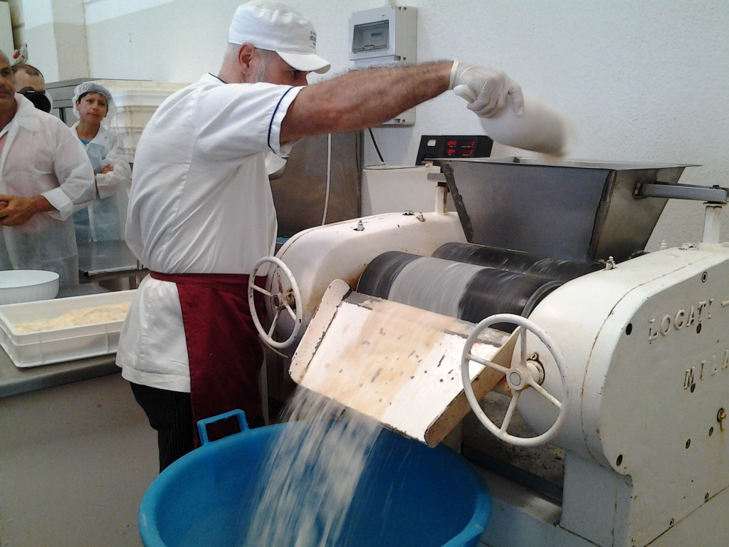 lavorazione mandorla