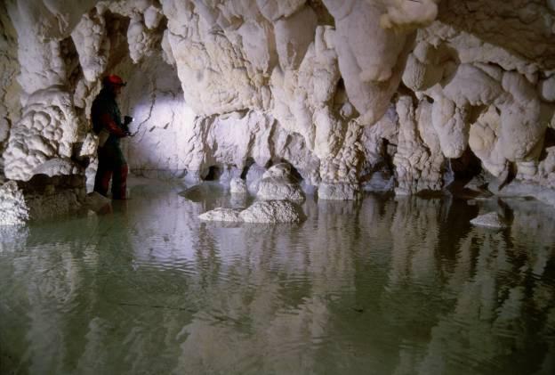 monte-cucco-grotta