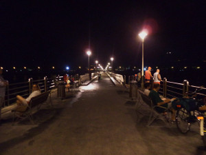 Pescatori sul pontile di Forte dei Marmi