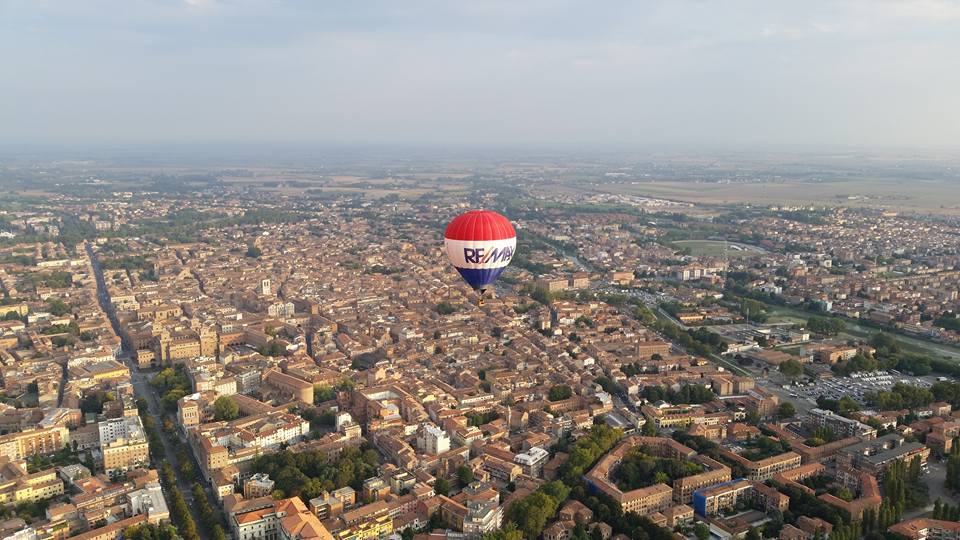 sopra il centro di Ferrara