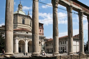 Colonne di San Lorenzo - http://viaggiconilcane.com/alla-scoperta-di-milano-dog-friendly-visitare-milano-con-il-cane-da-piazza-della-scala-alla-darsena/