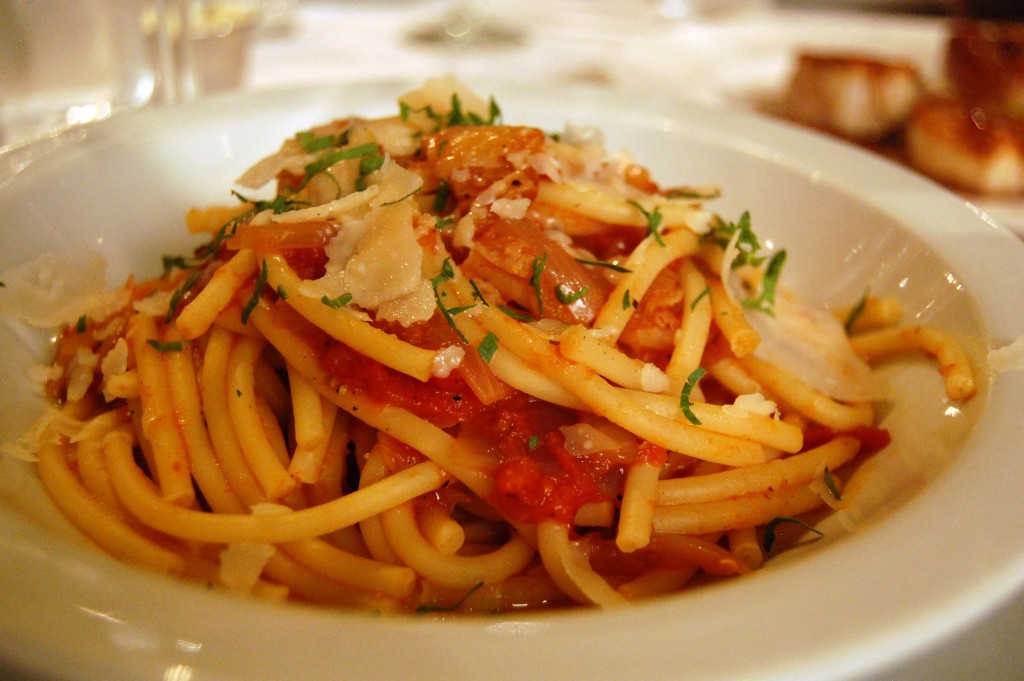 Bucatini_(amatriciana_rossa)