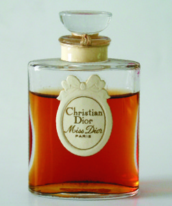 “Miss Dior”, elegante flacone per la vendita al minuto nelle profumerie