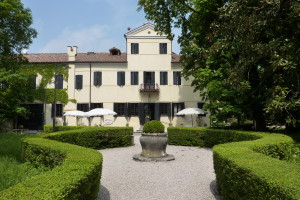 villa-alberti-facciata-parco