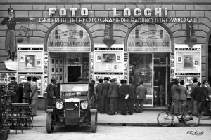 1936_L836-11: Lo studio d'arte e tecnica fotografica Foto Locchi nella sua storica sede di Piazza della Repubblica nel 1936 © Archivio Foto Locchi.